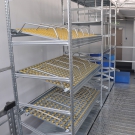 shelving-adjustable-shelving-carton-flow-01